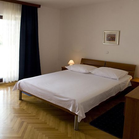 פוסטיר Pucisca Villa מראה חיצוני תמונה