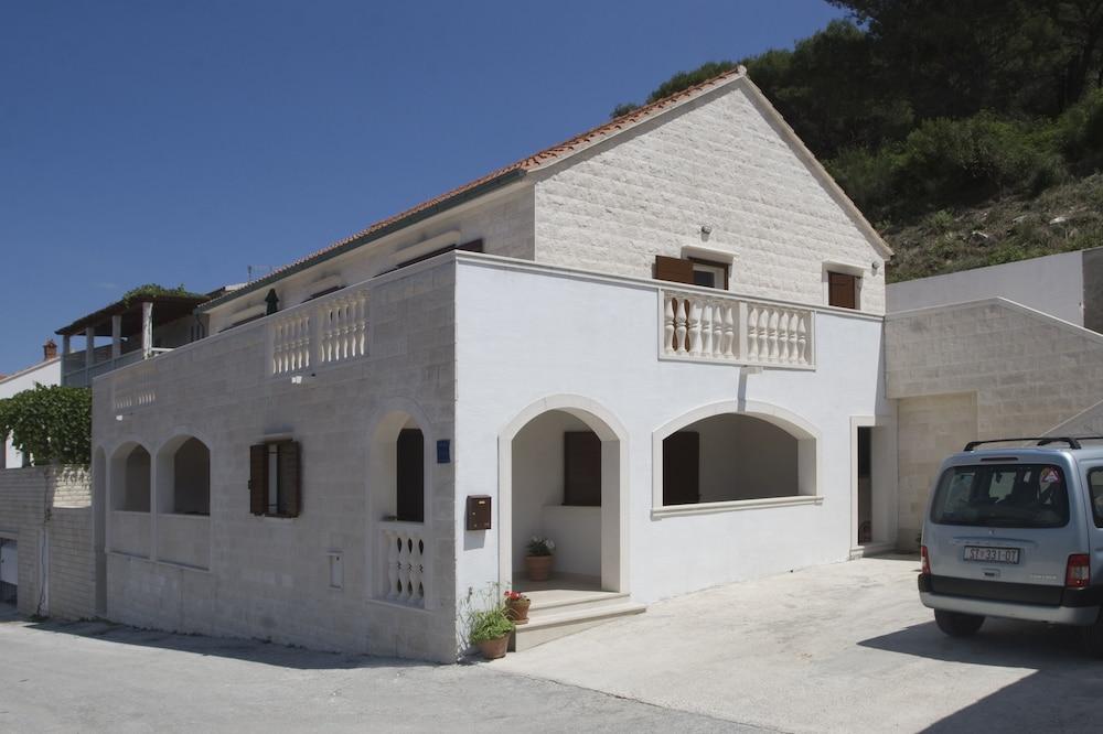 פוסטיר Pucisca Villa מראה חיצוני תמונה